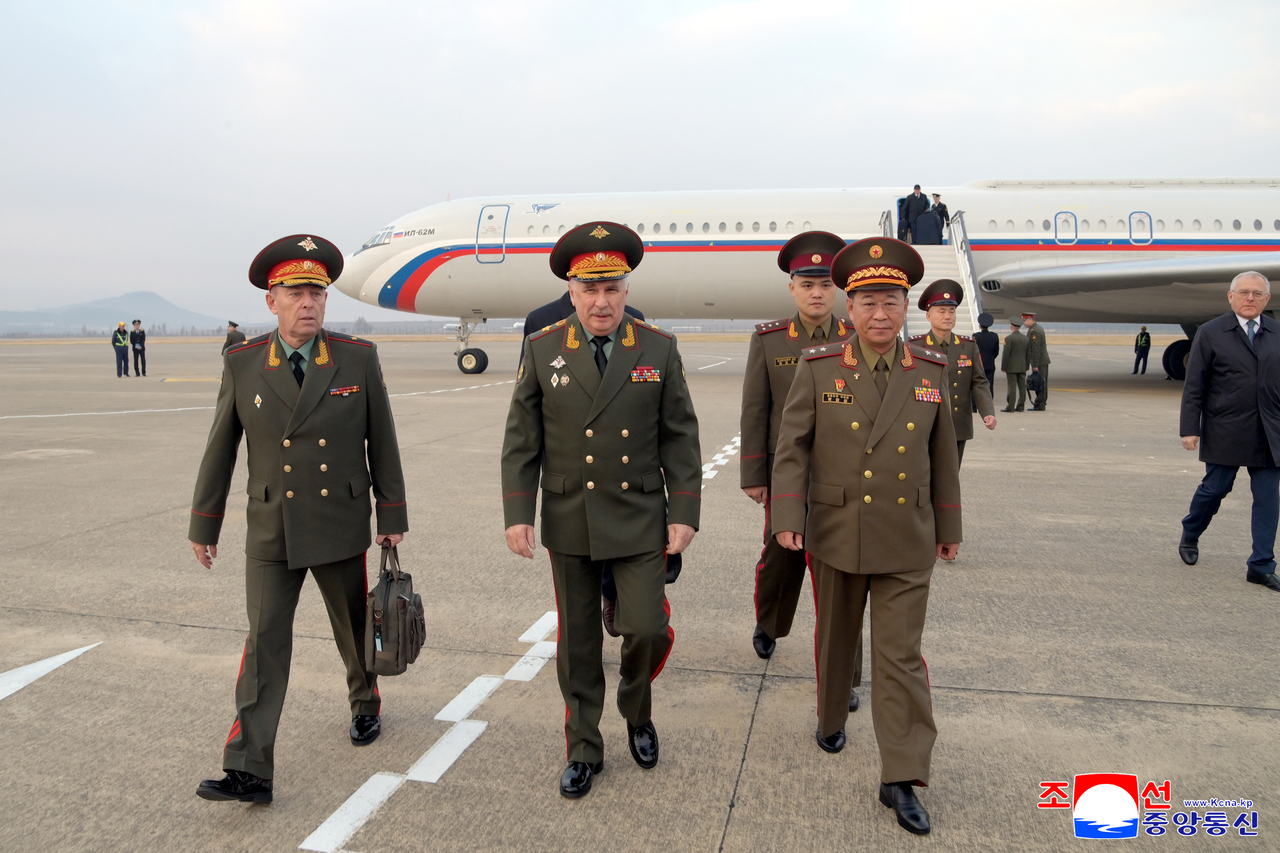 A Russian delegation led by Deputy Defense Minister Viktor Goremykin (2nd from left) arrives in North Korea on Wednesday, in this photo released by the Korean Central News Agency. (Yonhap)