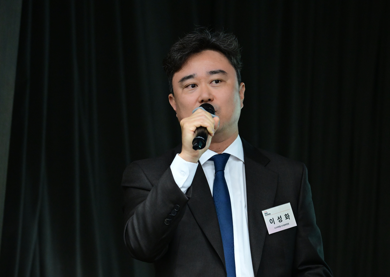 이성화 GS리테일 신사업부문장이 4일 서울 중구 은행회관에서 열린 2026 헤럴드컨슈머포럼에서 ‘K-편의점 성공적인 해외 진출 전략과 과제’라는 주제로 강연하고 있다. 이상섭 기자