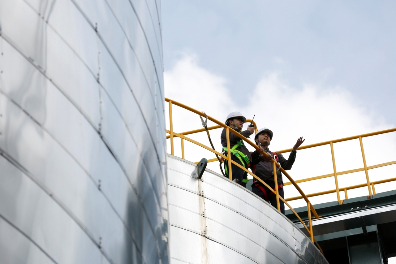 Employees at Kumho Petrochemical’s plant (Kumho Petrochemical)