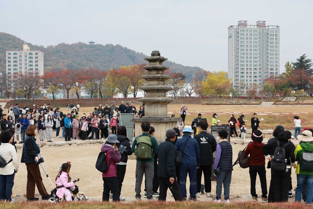 예천 개심사지 라디엔티어링’ 걷기 행사에 많은 군민들이 참여해 깊어가는 가을날 예천의 역사와 자연을 만끽하는 특별한 시간을 가졌다.[예천군 제공]