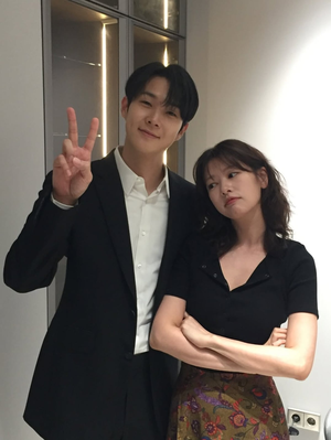 '이 조합 찬성' 최우식X정소민, 붙어만 있어도 설레는 케미 "우주랑... - 뉴스 썸네일 이미지