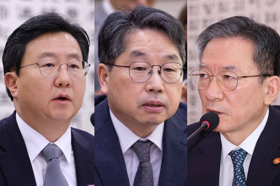 From left: Jung Jin-woo, head of the Seoul Central District Prosecutors' Office; acting Prosecutor General Noh Man-seok; and Justice Minister Jung Sung-ho (Yonhap)