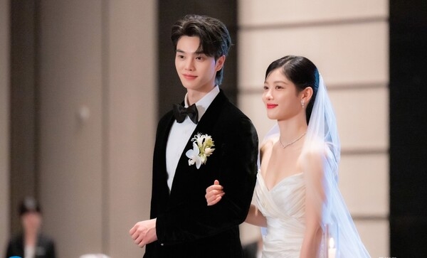 "My Demon," starring Song Kang (left) and Kim You-jung (SBS)