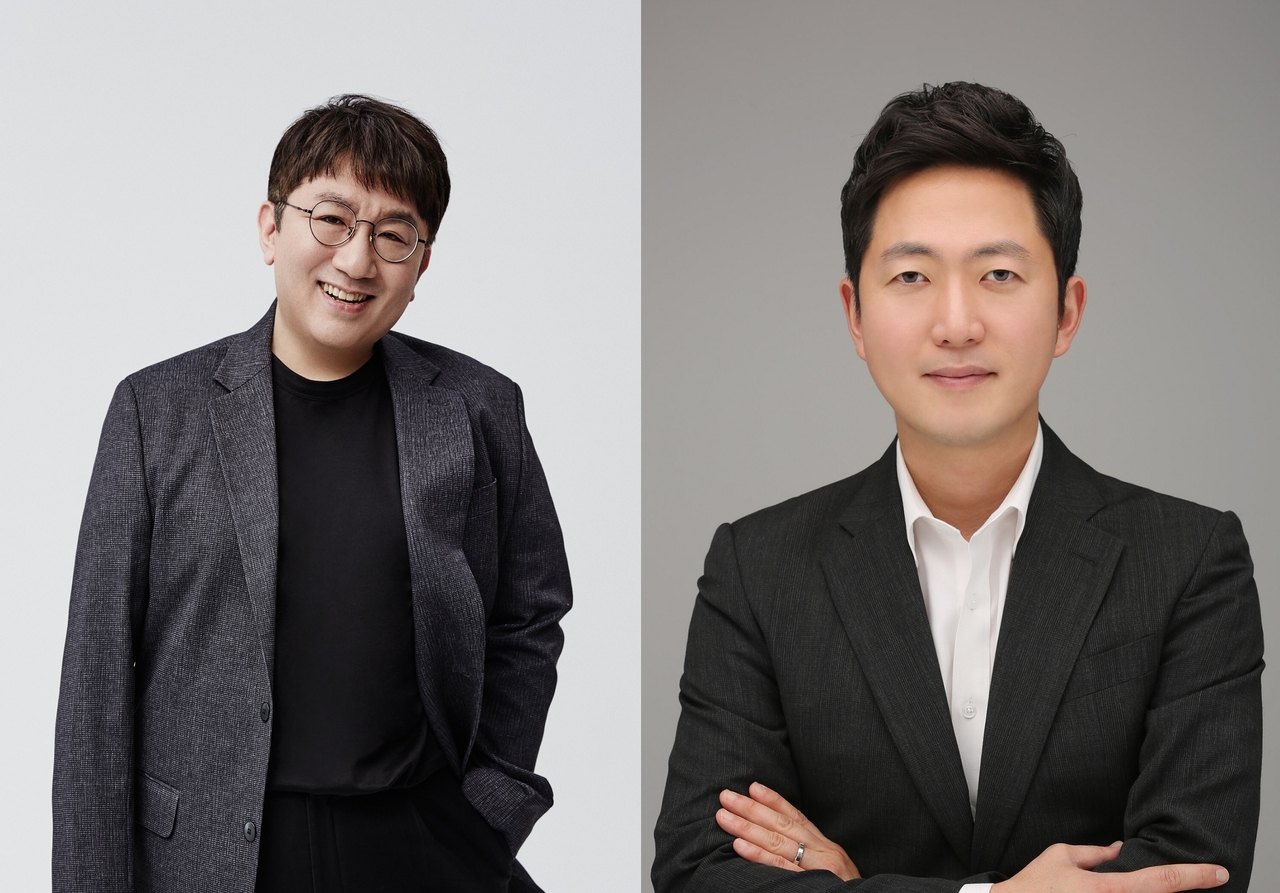 Hybe Chair Bang Si-hyuk (left) and Hybe CEO Lee Jae-sang (Hybe)