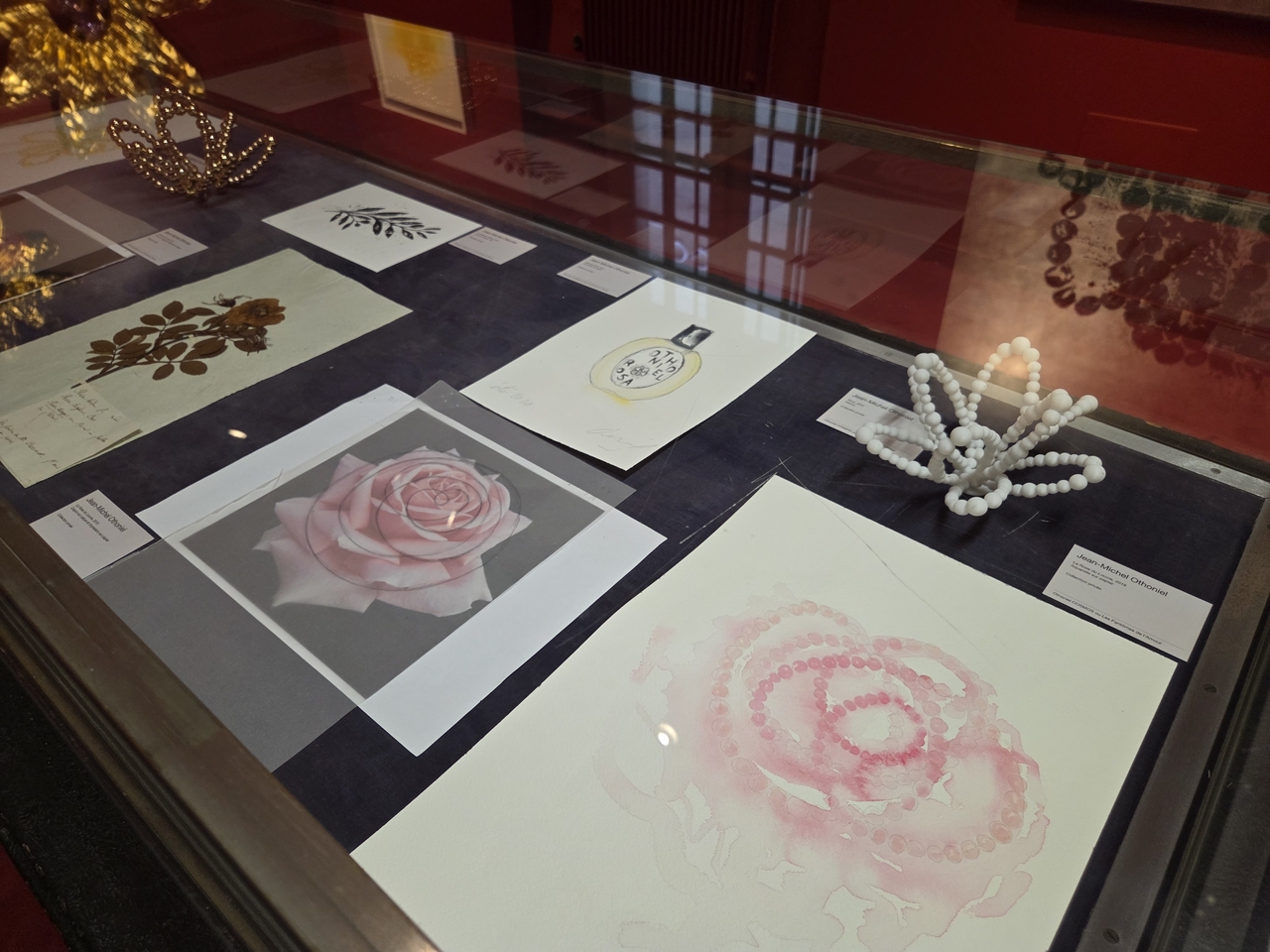 Gambar, sketsa, dan model Jean-Michel Othoniel dipajang di Museum Requien di Avignon, Prancis. (Park Yuna/The Korea Herald)