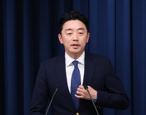 Lee's chief of staff to visit UAE this week