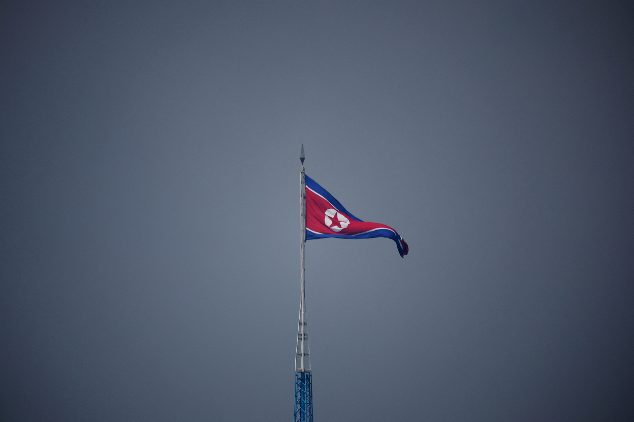 판문점에 게양되어 있는 북한기. [로이터]