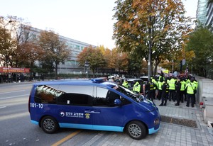 Ex-President Yoon appears for questioning in Marine death probe for 1st time