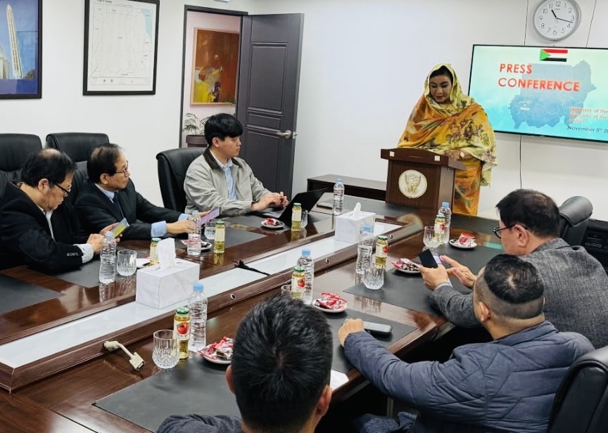 Sudanese Ambassador to Korea Amira Agarib speaks at a press briefing at the Sudanese Embassy in Seoul on Wednesday. (Sanjay Kumar/The Korea Herald )