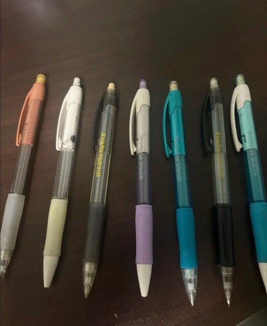 Screenshot of  a"Suneung mechanical pencils" listing on Bungaejangter (Bungaejangter)
