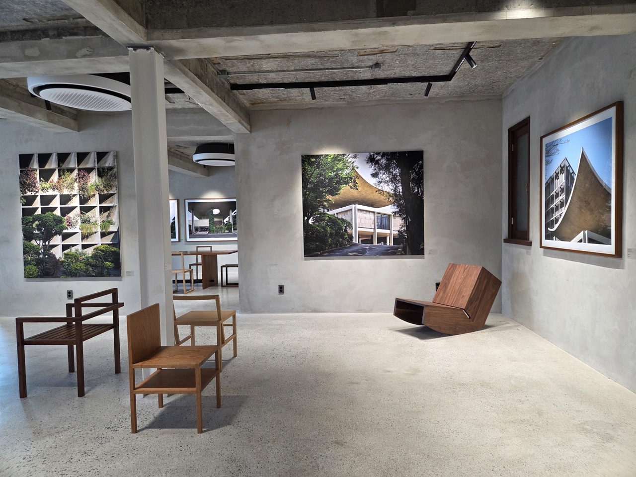 Installation view of “Conversation: Kim Chung-up-Le Corbusier” in Seoul (Park Yuna/The Korea Herald)