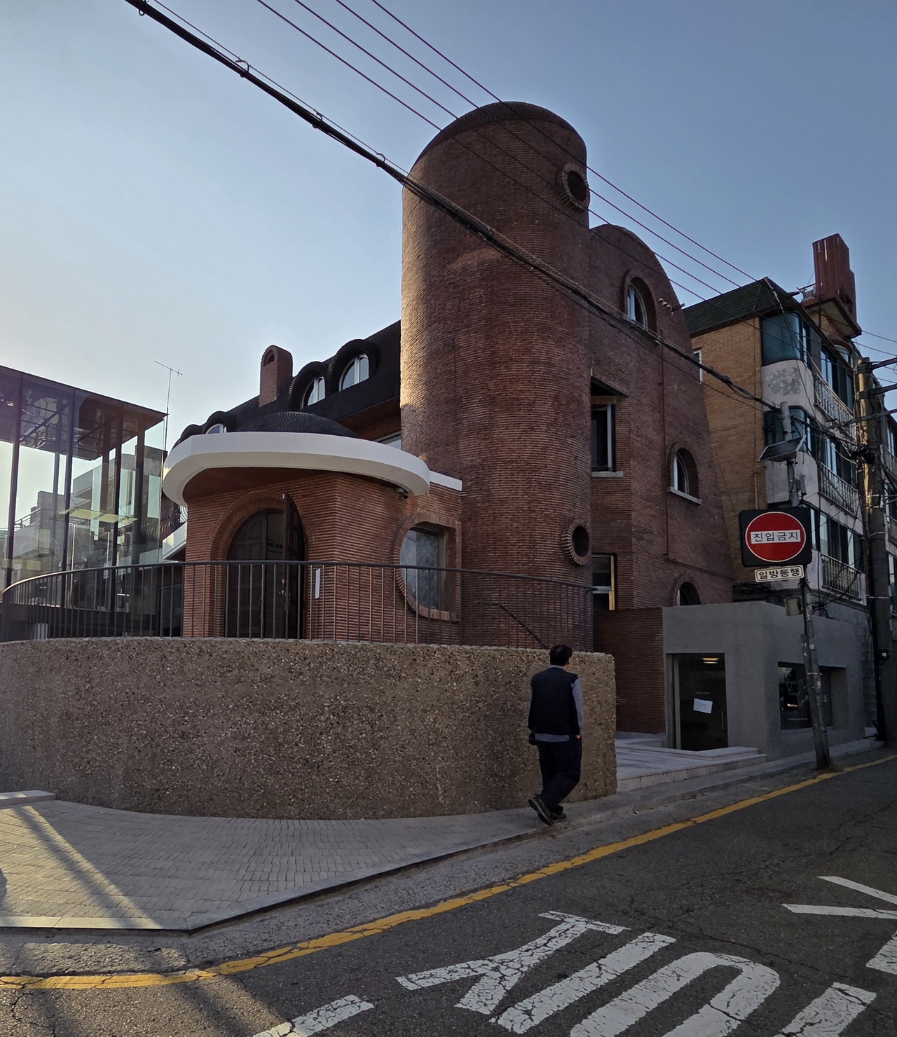 A former residential home designed by Kim Chung-up in Yeonhui-dong, Seoul, is now used as a multipurpose art space. (Park Yuna/The Korea Herald)