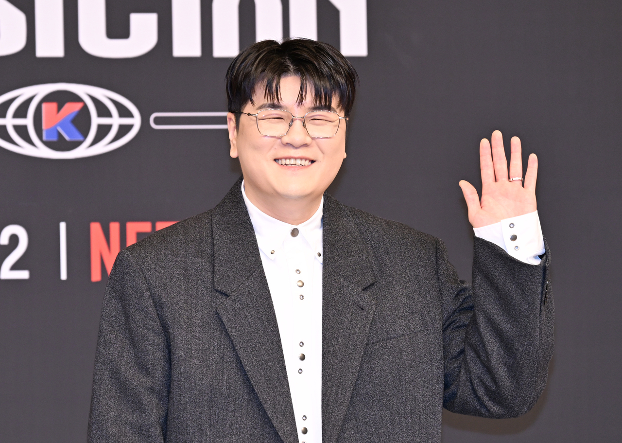 10일 오후 양천구 목동에 위치한 SBS목동사옥에서 초대형 글로벌프로젝트 ‘베일드뮤지션’의 제작발표회가 열렸다.  심사위원을 맡은 신용재가 포즈를 취하고 있는 모습. 윤병찬 기자