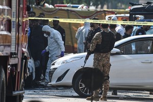 Suicide bomber kills 12 outside Islamabad court as Pakistan violence rises