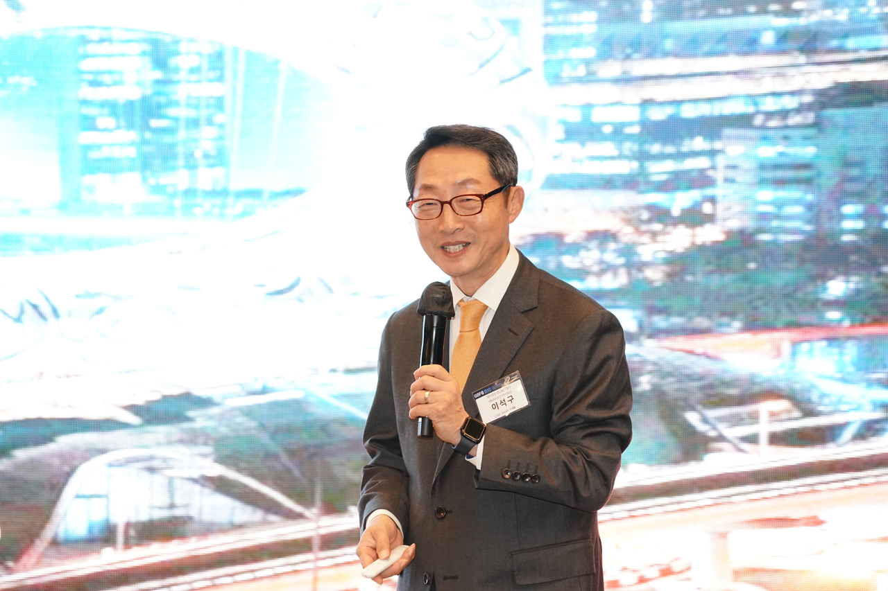 Lee Seok-gu, former ambassador of South Korea to the United Arab Emirates, speaks during GBF in Seoul on Wednesday. (The Korea Herald)