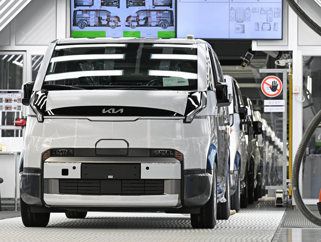 Kia PV5s at Hwaseong EVO Plant East (Hyundai Motor Group)