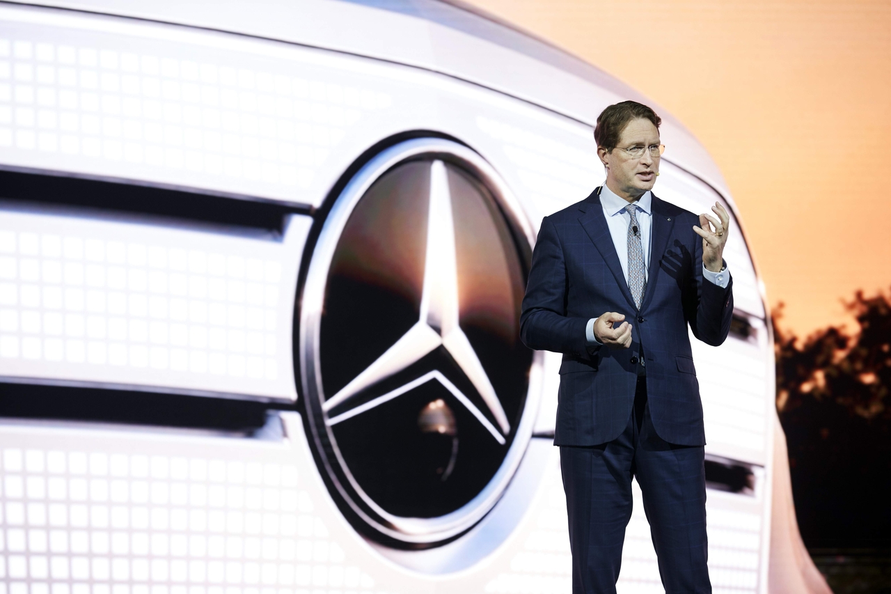 Mercedes-Benz Group AG CEO Ola Kallenius pose for a photo at the Mercedes-Benz Future Strategy Conference held in Incheon on Friday. (Mercedes-Benz Korea)