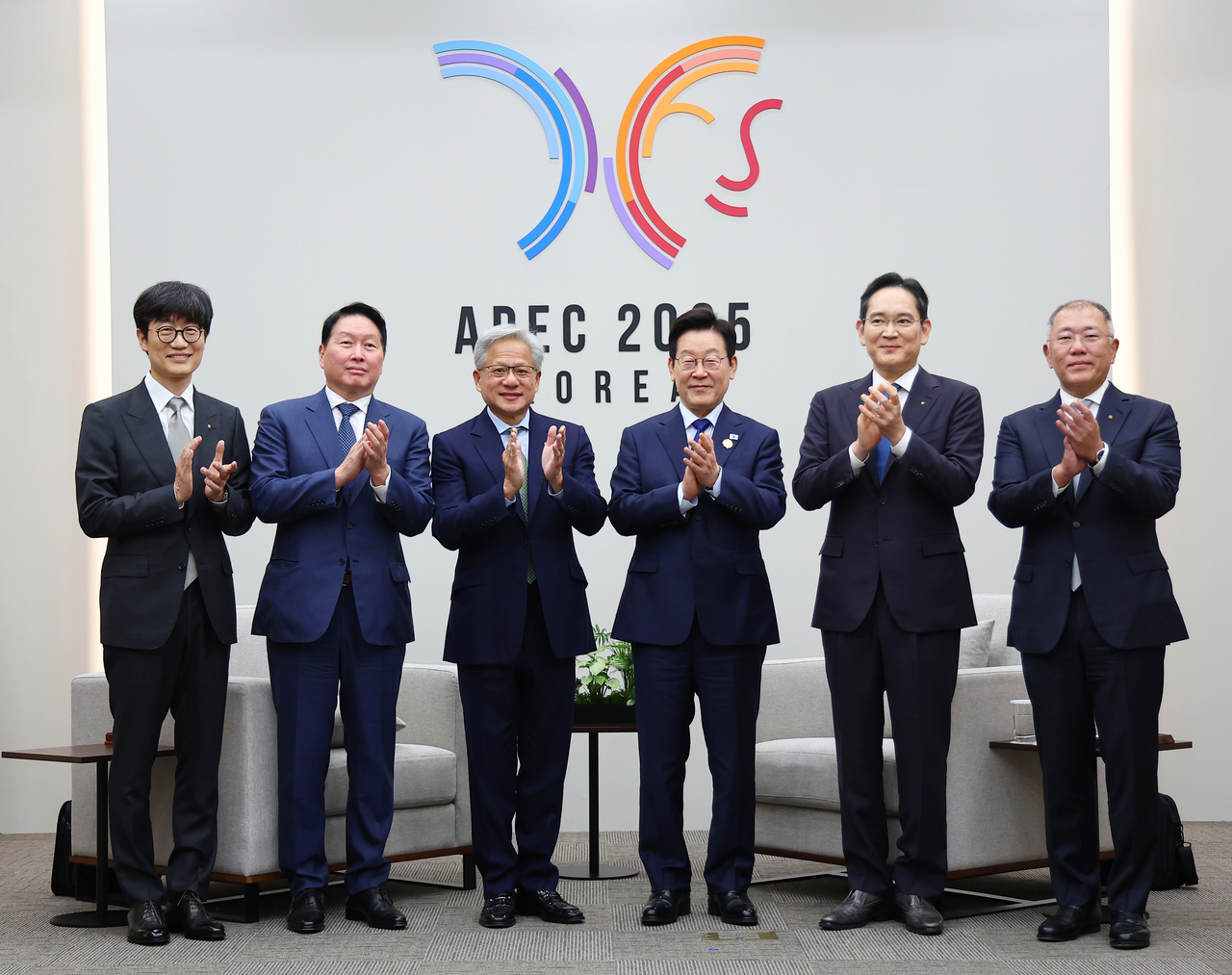 From left: Lee Hae-jin, Naver's board chairman; SK Group Chairman Chey Tae-won; Nvidia CEO Jensen Huang; South Korean President Lee Jae Myung; Samsung Electronics Chairman Lee Jae-yong; and Hyundai Motor Group Executive Chair Euisun Chung, ahead of their meeting during the Asia-Pacific Economic Cooperation gathering in Gyeongju, South Korea, Oct. 31. (Yonhap)