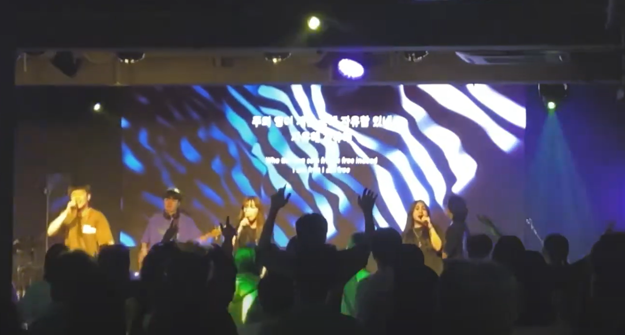 A sermon at Hongdae Newsong Church. (@inewsongchurch, YouTube)