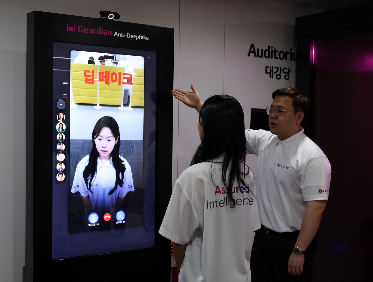 An LG Uplus engineer demonstrates the company’s anti-deepfake detection system, ixi Guardian, during an AI security technology showcase held in Seoul in June. (Newsis)
