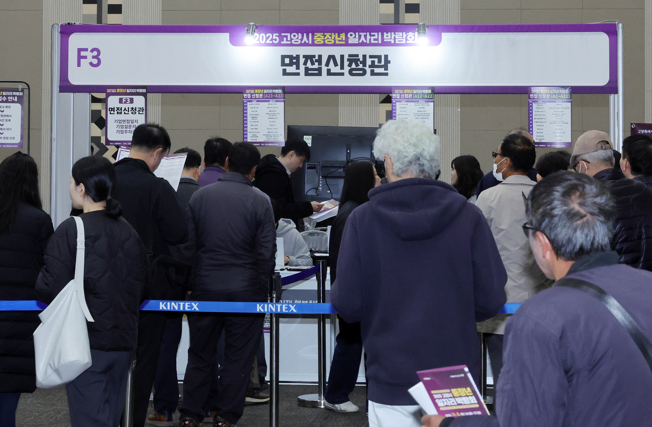 Job seekers wait for interviews at the '2025 Goyang Middle-Aged Job Fair' held at KINTEX in Goyang, Gyeonggi Province, on Nov. 6. (Yonhap)
