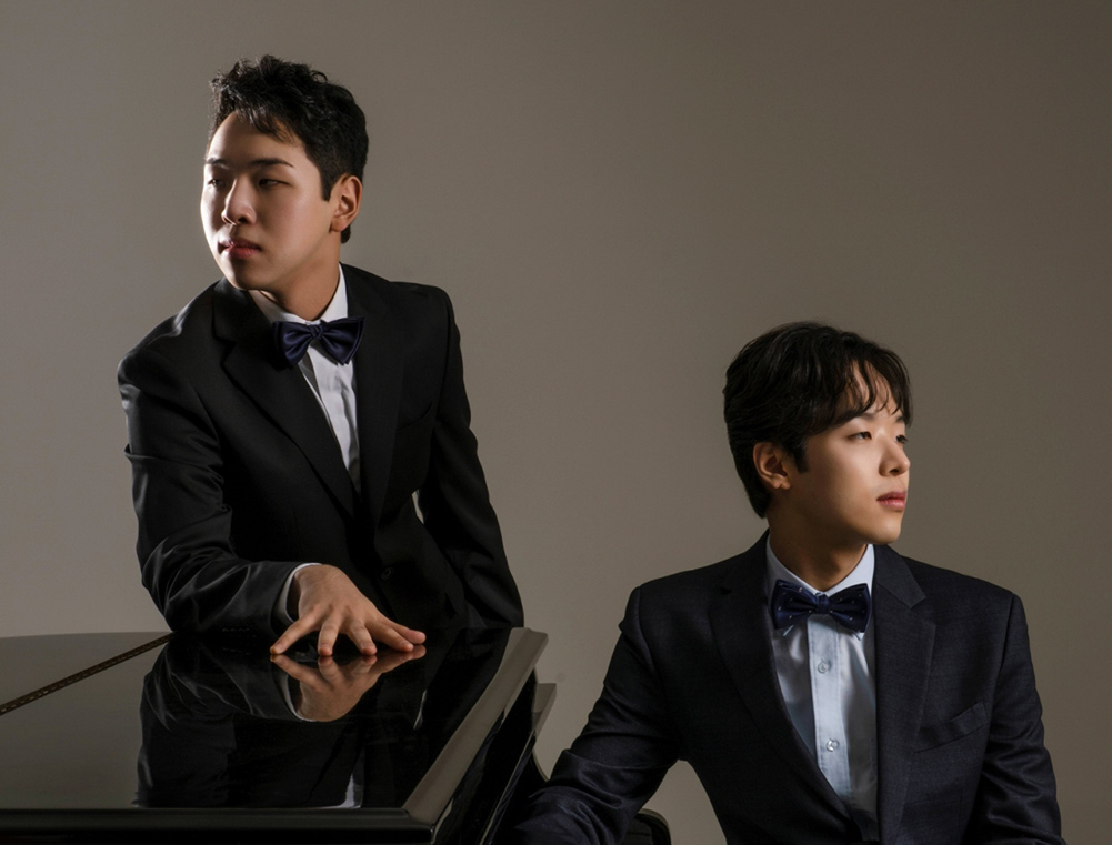 Lee Hyo (left) and Lee Hyuk (KBS Symphony Orchestra)