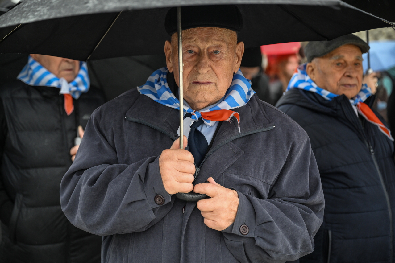 Holocaust survivors attend a memorial event at the former German concentration camp KL-Majdanek, in Lublin, Poland, Nov. 3.  　(EPA-Yonhap)