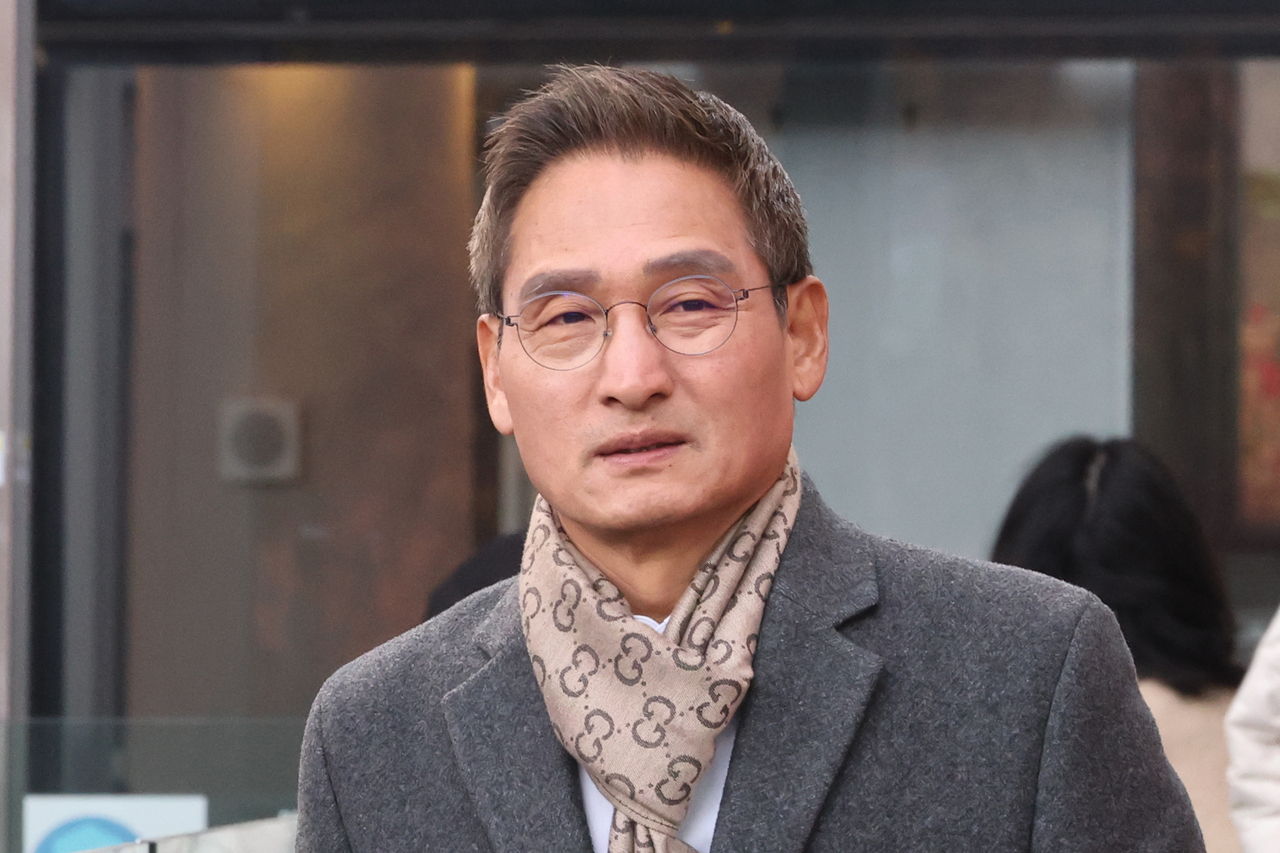 Special prosecutor Ann Goweon-seob is seen in front of his office in Yeouido, Seoul on Monday. (Yonhap)