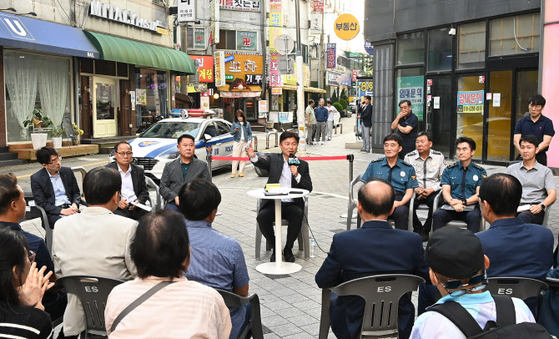 Bucheon Mayor Cho Yong-eek speaks during an event at Pinocchio Plaza near Bucheon Station on Sept. 29, held to introduce the city’s measures to curb livestreamers’ disruptive broadcasting activities in public spaces. (Bucheon city government)
