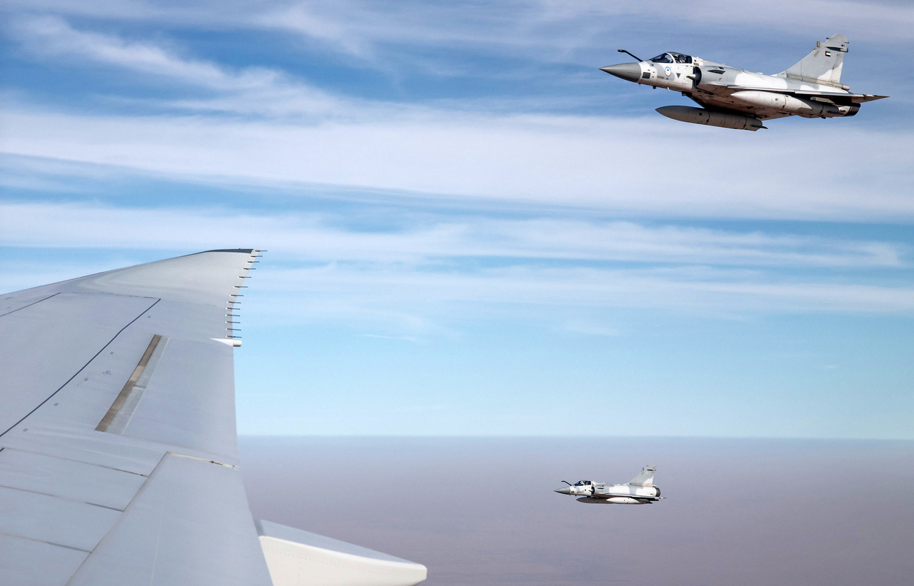 This photo shows UAE Air Force fighter jets escorting Air Force One of South Korea on Monday. (Yonhap)
