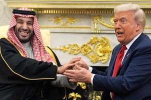Trump says visiting Saudi crown prince knew nothing about Khashoggi killing, contradicting US intel