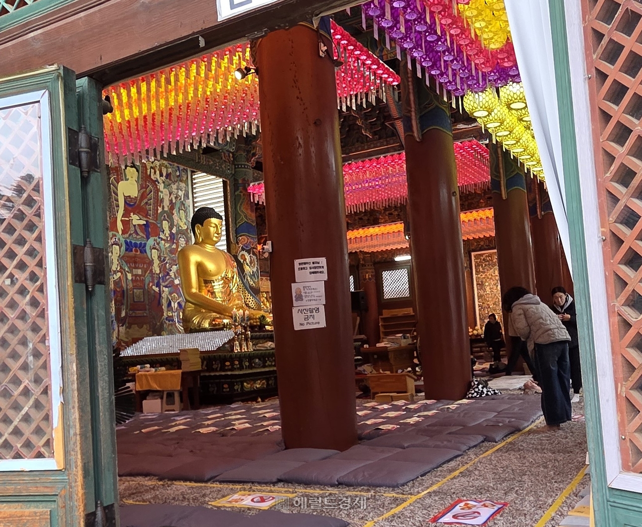 적광전 법당의 석가모니불상