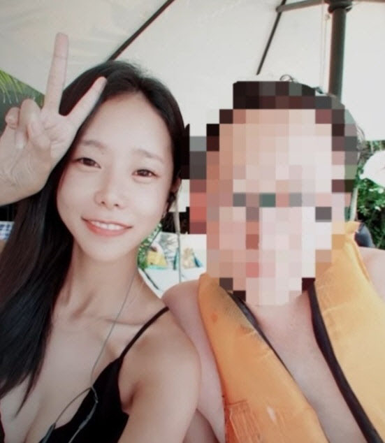 A photograph of Lee Eun-hae (left) and victim Yoon Sang-yeop revealed in media reports. (MBC)