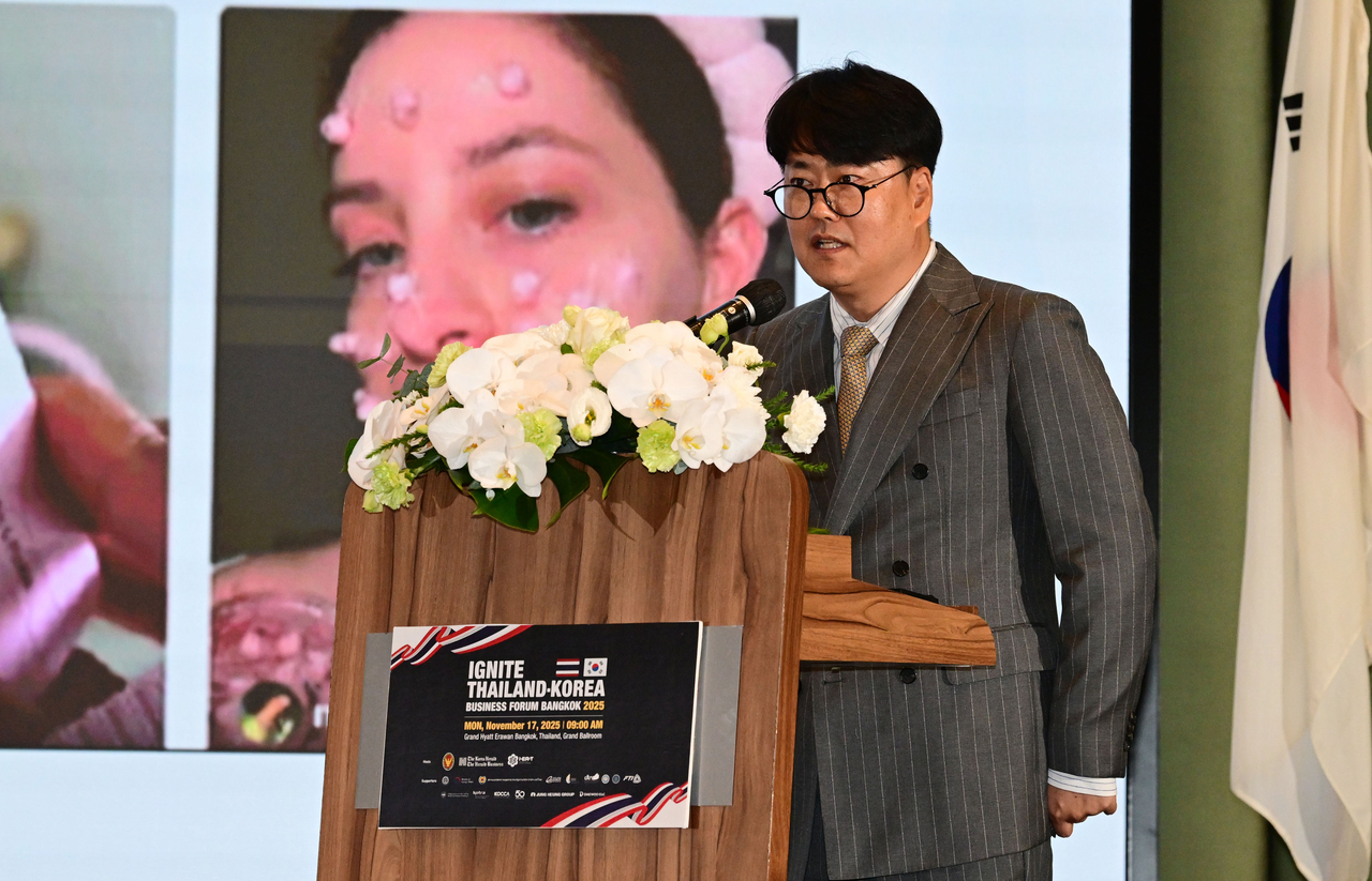 Cho In-je, CEO of skin care product company Purito Seoul, speaks at the Ignite Thailand-Korea Business Forum in Bangkok on Monday. (Park Hae-mook/The Korea Herald)
