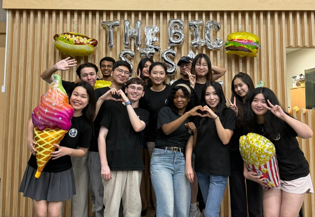 SISA's leadership, including Josephine Linfred (front row, right), Keity Rose Mendes (front row, fourth from right), and Hugo Adams (front row, fifth from right), pose for a photo after their second semester welcoming event on Sept. 9. (SISA)