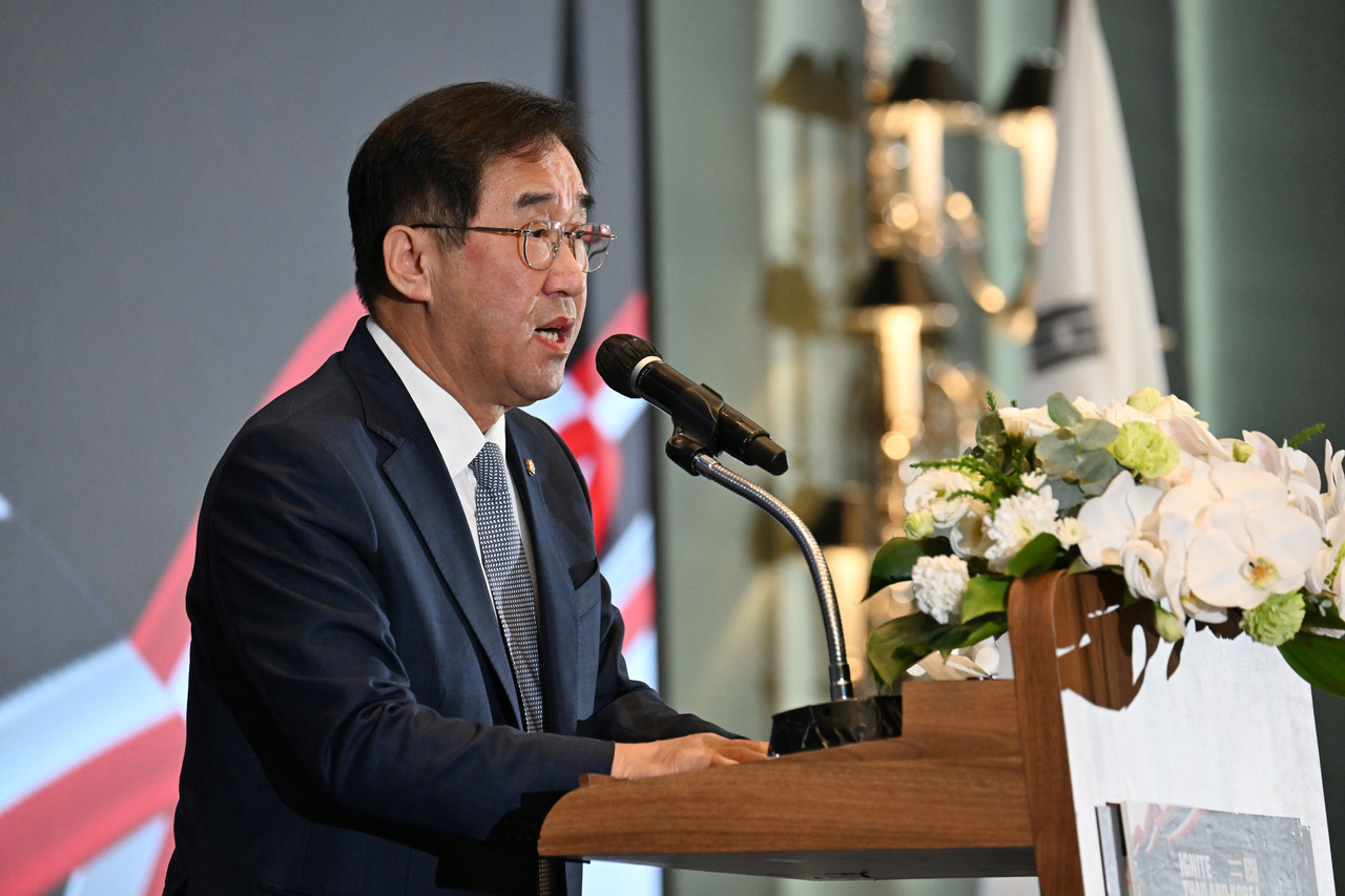 Maeng Sung-kyu, chair of the South Korean National Assembly’s National Land, Infrastructure and Transport Committee, speaks during the Ignite Thailand-Korea Business Forum in Bangkok, Monday. (Park Hae-mook/The Korea Herald)