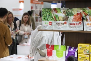 Double squeeze: Weak won, US tariffs tighten grip on K-food, K-beauty