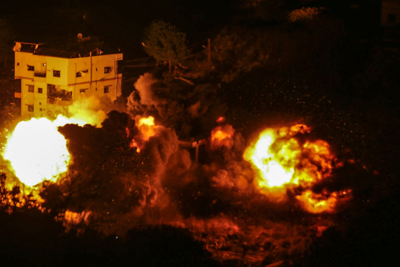 Flames and smoke errupt from the site of an Israeli airstrike that targeted a house in southern Lebanon, Wednesday. (AFP-Yonhap)