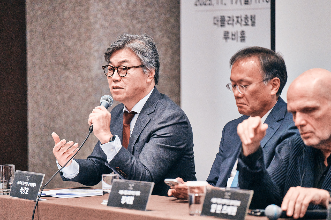 From left: Choi Sang-ho, the Korea National Opera’s general and music director; Jung Jae-wal, CEO of the Seoul Philharmonic Orchestra; and the orchestra’s music director Jaap van Zweden attend a press conference at The Plaza Seoul in Seoul on Monday. (Korea National Opera)