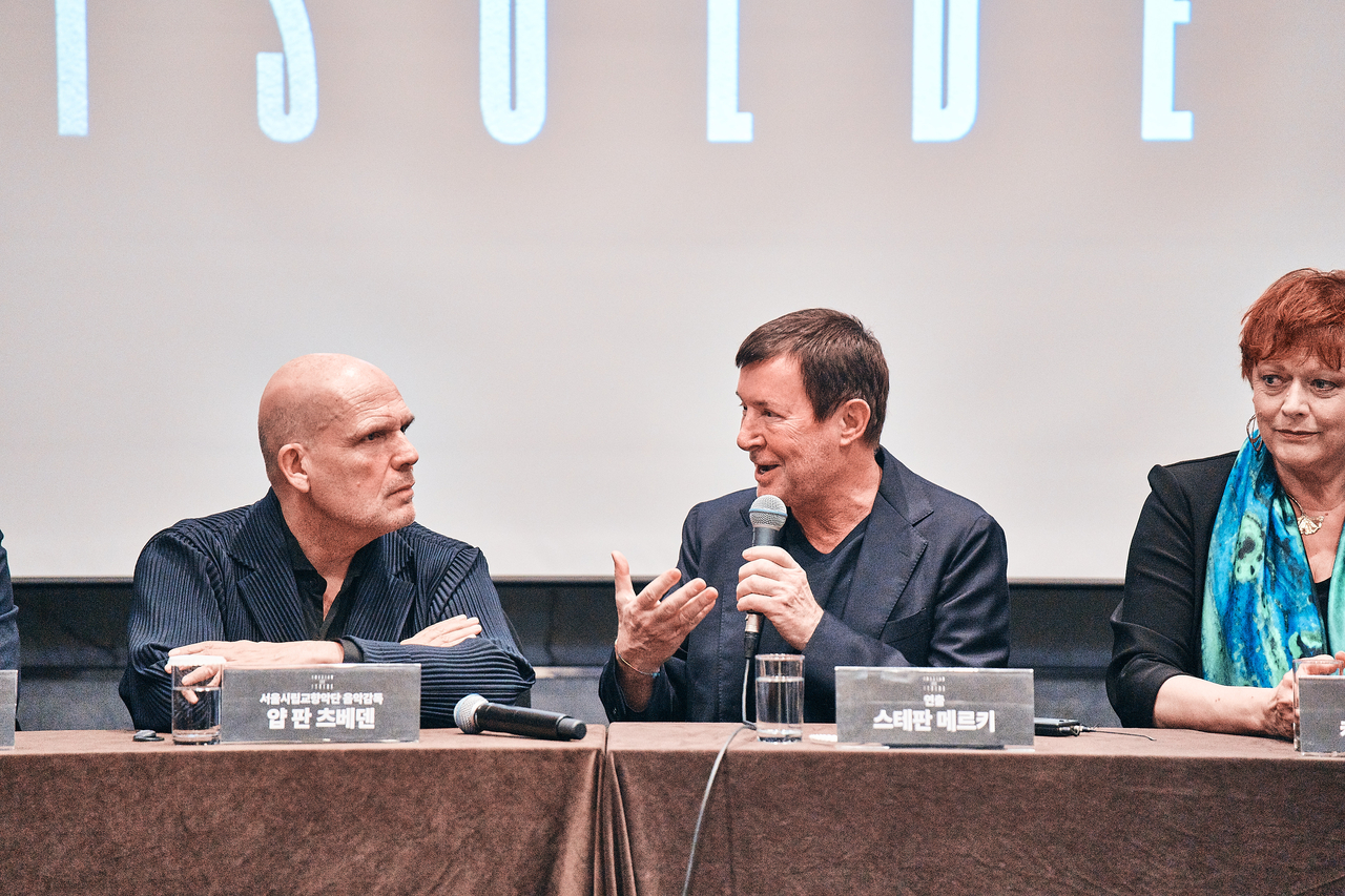 From left: Jaap van Zweden, music director of the Seoul Philharmonic Orchestra, director Stephan Marki and soprano Catherine Foster participate in a press conference held at The Plaza Seoul in central Seoul on Monday. (Korea National Opera)