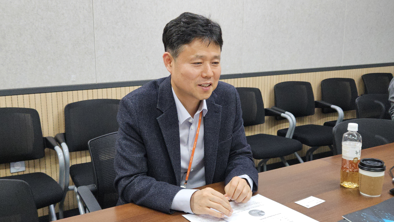 심천만 DB하이텍 전략마케팅팀 상무가 헤럴드경제와 인터뷰하고 있다. 박지영 기자.