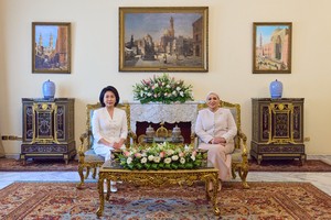 First ladies of S. Korea, Egypt hold meeting on sidelines of leaders' summit