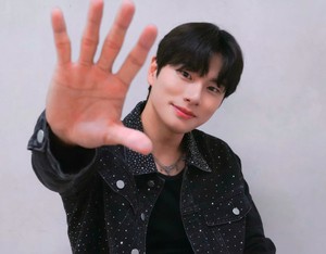 이이경 “하차 권유받았다” 폭로…‘놀뭐’ 제작진 “정중히 사과”