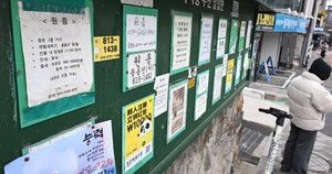 “이 좋은 걸 아무도 모른다?” 1.3% 금리에 월세 60만원 ‘상품’ 왜 찬밥 됐나 [Deep Spot]