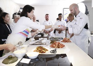 First lady shares Korean traditional food recipe with chefs, students in South Africa