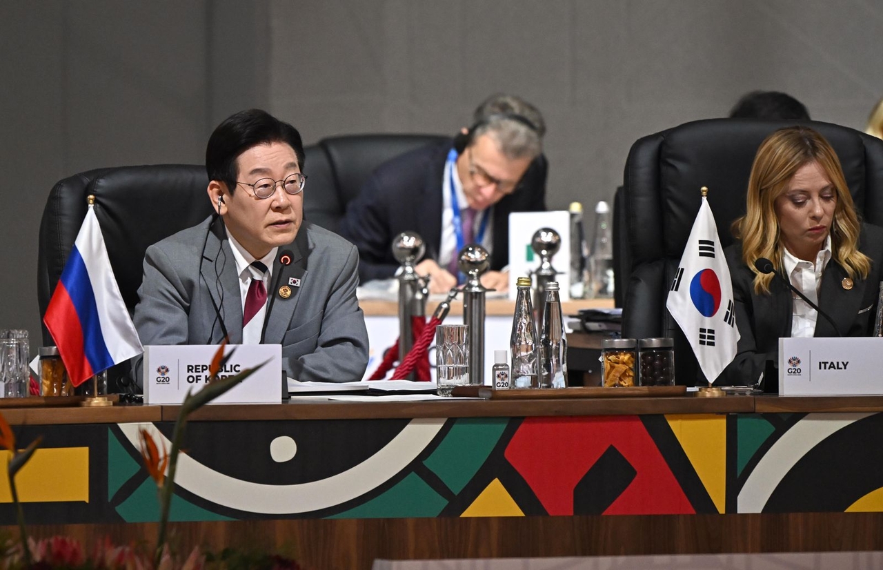 President Lee Jae Myung (left) is seen speaking during a session of the Group of 20 Summit in Johannesburg, South Africa, Saturday. (Courtesy of the G20 Secretariat)