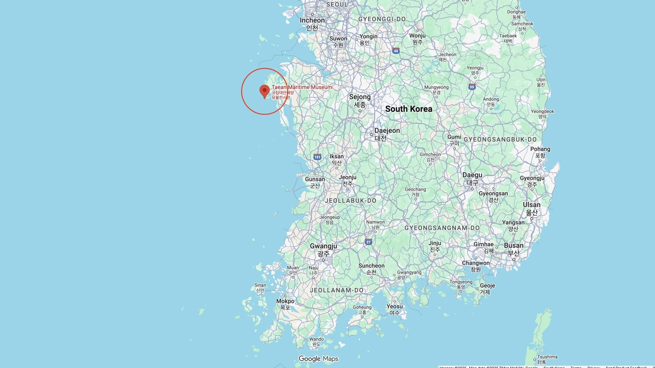 The Taean coast, marked on the west side of South Korea, lies about 150 kilometers southwest of Seoul and has become a hotspot for underwater archaeological discoveries. (Screencapture from Google Maps)