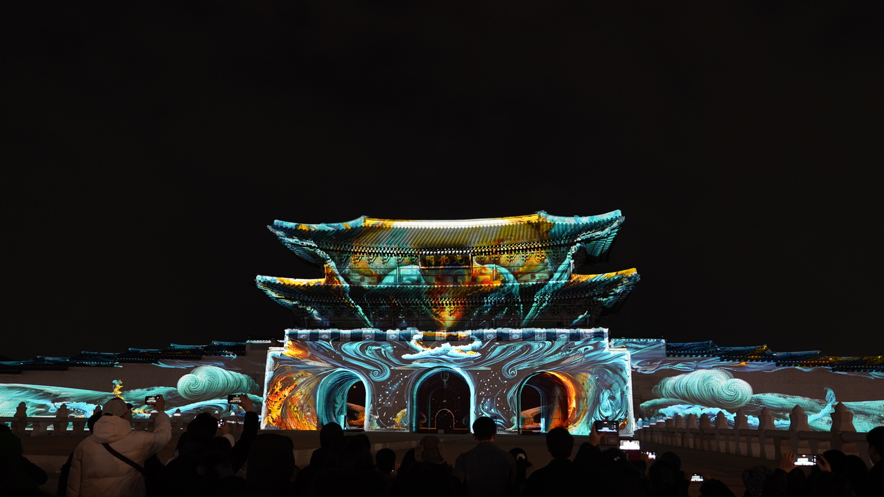 Media art illuminates Gwanghwamun in central Seoul. (Seoul Metropolitan Government)