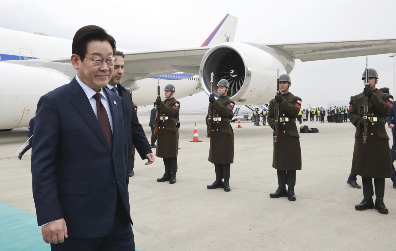 President Lee Jae Myung is seen at Ankara Esenboga Airport in Ankara during his state visit to Turkey on Monday. (Yonhap)