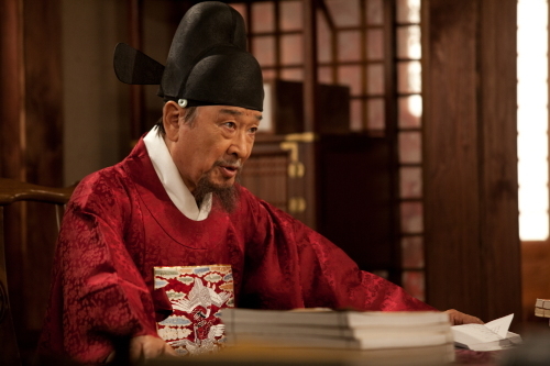 Lee Soon-jae in MBC’s "The King’s Doctor" which aired in 2012–2013 (MBC)